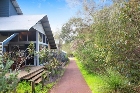 PEPPY TREE HOUSE - Phillip Island Accommodation 0