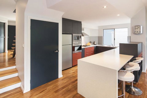 PEPPY TREE HOUSE - Phillip Island Accommodation 2