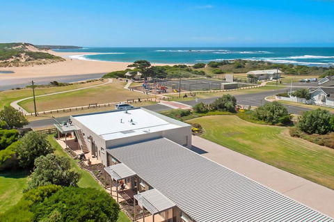 Peterborough House Motel - Phillip Island Accommodation 3