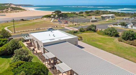 Peterborough House Motel - Phillip Island Accommodation 0