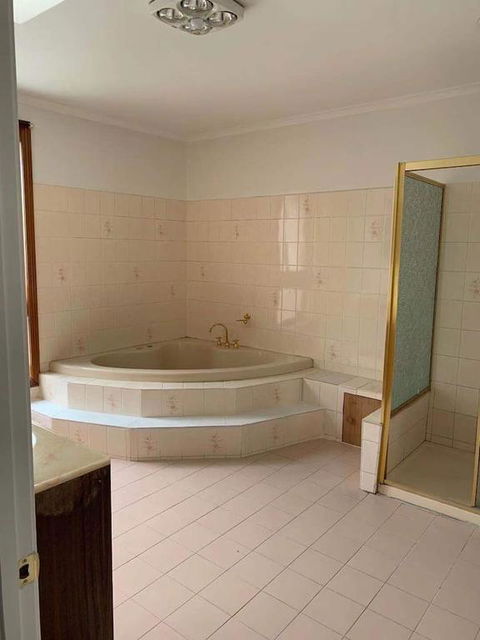 Pleasant Bedroom In Bentleigh East - Phillip Island Accommodation 3