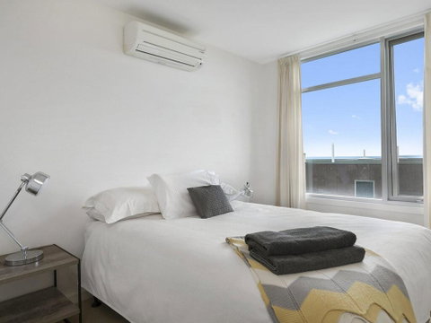 POINT GREY APARTMENT 2 - Ocean VIews With Wifi - Phillip Island Accommodation 1