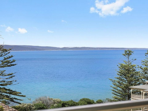 POINT GREY APARTMENT ONE - VIEWPOINT - Phillip Island Accommodation 0