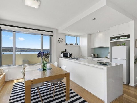 POINT GREY APARTMENT ONE - VIEWPOINT - Phillip Island Accommodation 1