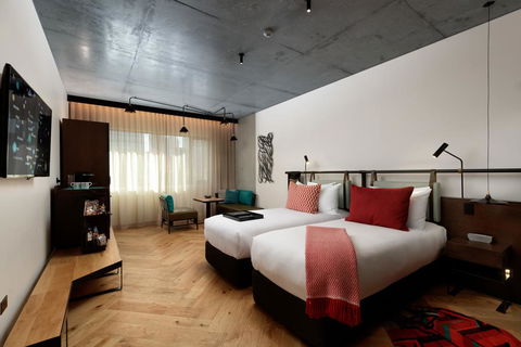 QT Melbourne - Phillip Island Accommodation 3