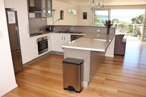 Quarterdeck Apartment - Phillip Island Accommodation 3