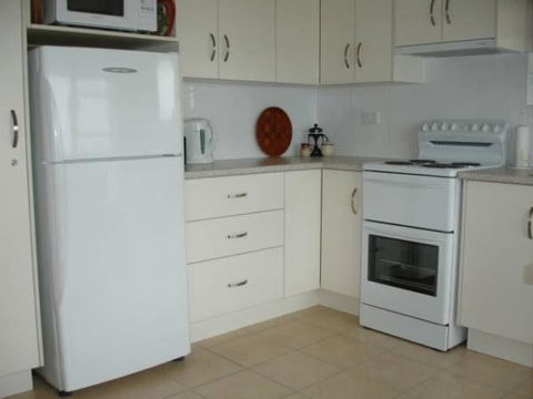 Quarterdeck, Unit 1/ 12 Magnus Street - Phillip Island Accommodation 3