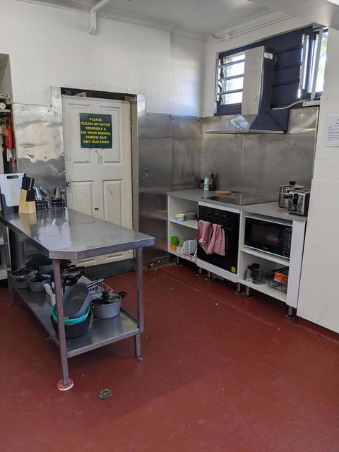 Queen Victoria Hostel - Phillip Island Accommodation 2