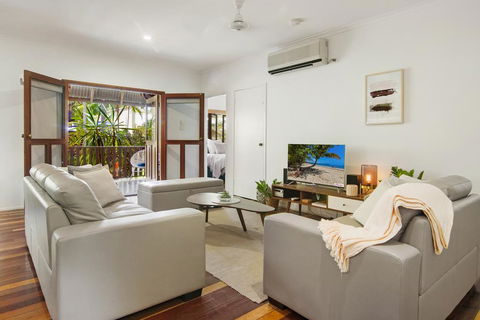 Queenslander At 4 Mile Beach Port Douglas - Phillip Island Accommodation 0