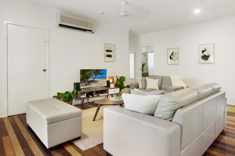 Queenslander At 4 Mile Beach Port Douglas - Phillip Island Accommodation 1