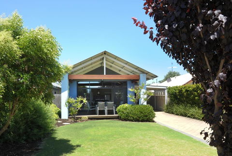 Quiet Cottage - Phillip Island Accommodation 0
