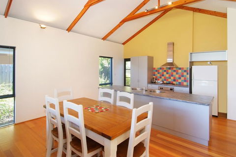 Quiet Cottage - Phillip Island Accommodation 1