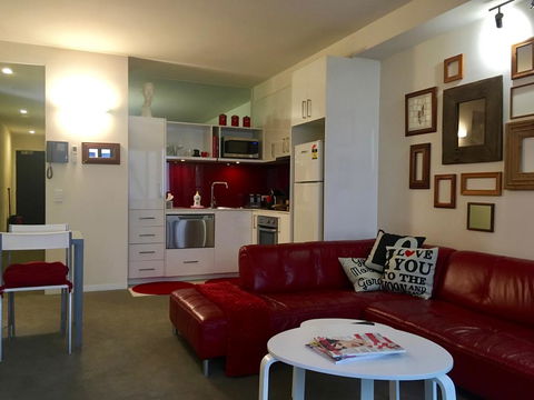Quiet Laneway Apartment Near Bourke St Mall - Phillip Island Accommodation 0