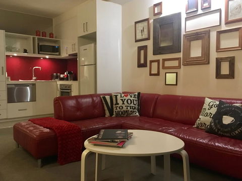 Quiet Laneway Apartment Near Bourke St Mall - Phillip Island Accommodation 1