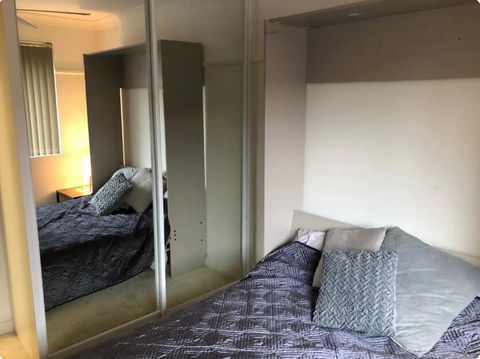 Quiet North Parra Apartment Rooms Across From Park - Phillip Island Accommodation 2