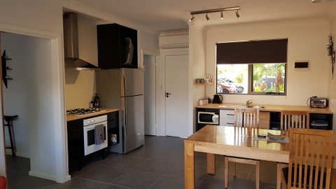 Red Ochre - Large 1BR With Private Courtyard - Phillip Island Accommodation 2