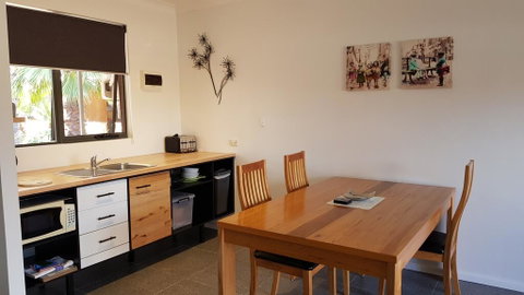 Red Ochre - Large 1BR With Private Courtyard - Phillip Island Accommodation 1