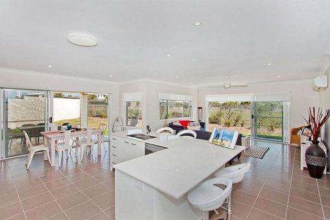 SALTY PAUSE @ BONDI HOUSE - Phillip Island Accommodation 1