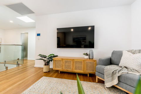 Sandcastle, 26a Winsor Street - Phillip Island Accommodation 2