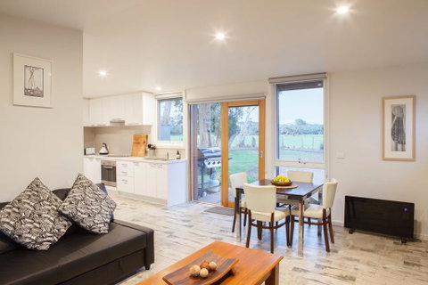 Sandy Point Hideaway - Phillip Island Accommodation 0