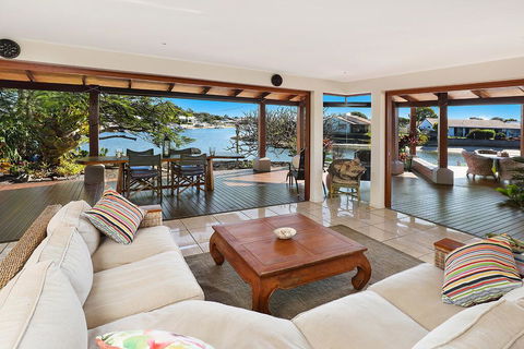 SCHMAN55-WATERFRONT, RESORT-STYLE ENTERTAINER - Phillip Island Accommodation 0