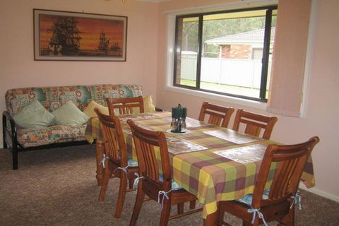 SEASCAPE In NARRAWALLEE - Phillip Island Accommodation 3