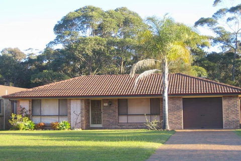 SEASCAPE In NARRAWALLEE - Phillip Island Accommodation 0