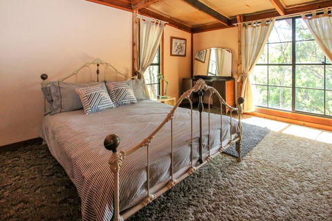 Shady Creek Eco Cabin, Peaceful Country Getaway - Phillip Island Accommodation 0