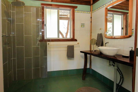 Shady Creek Eco Cabin, Peaceful Country Getaway - Phillip Island Accommodation 3