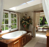 Shakespeare's Wilderness Chalet - Phillip Island Accommodation