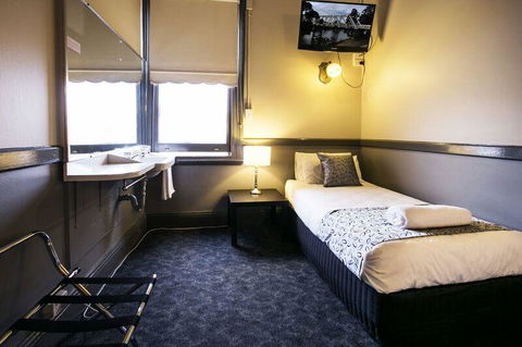 Shenanigans At The Imperial - Phillip Island Accommodation 1