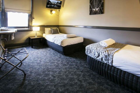 Shenanigans At The Imperial - Phillip Island Accommodation 2