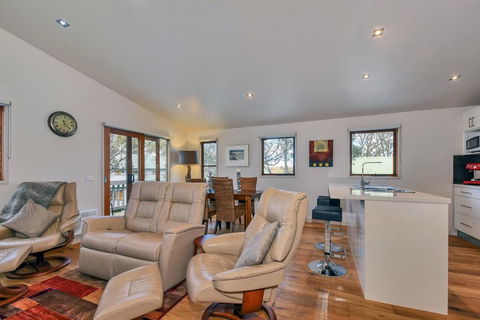 Snow Bound - Phillip Island Accommodation 1