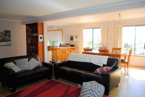 Spacious And Central To CBD - Phillip Island Accommodation 0