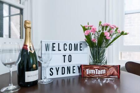 Spacious Harbour View 4bd Home In Sydney CBD - Phillip Island Accommodation 1