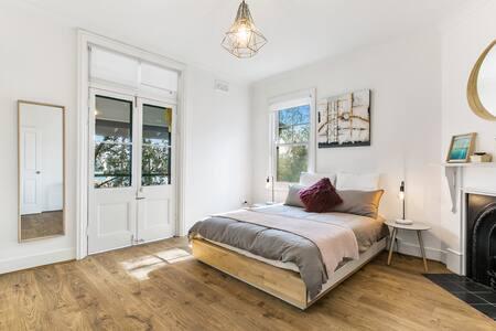 Spacious Harbour View 4bd Home In Sydney CBD - Phillip Island Accommodation 3
