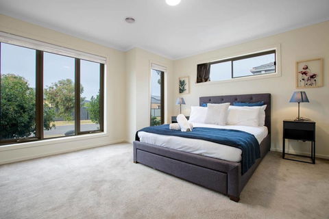Spacious Lovely 5Beds Home@Point Cook - Phillip Island Accommodation 1
