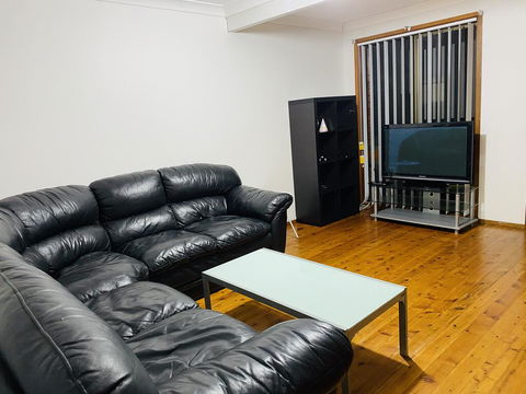 Spacious Townhouse In Wollongong - Phillip Island Accommodation 1
