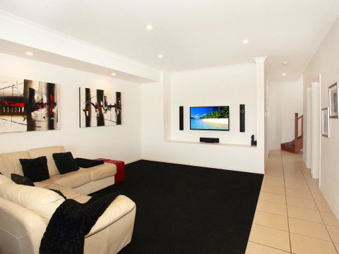 St Lucia 11 - 4 BDRM Canal Home With Pool - Phillip Island Accommodation 2