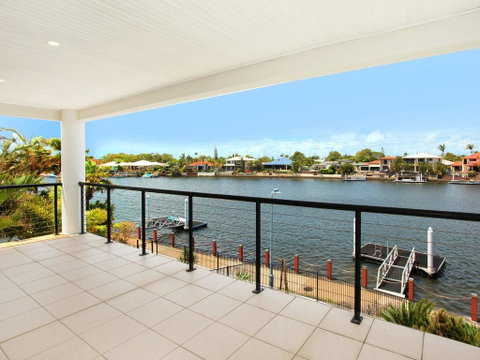 St Lucia 11 - 4 BDRM Canal Home With Pool - Phillip Island Accommodation 3