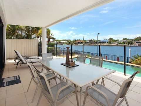 St Lucia 11 - 4 BDRM Canal Home With Pool - Phillip Island Accommodation 0