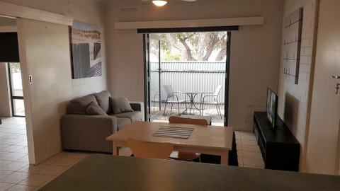 Stay Awhile In Port Pirie - Min Stay 4 Nights - Phillip Island Accommodation 2