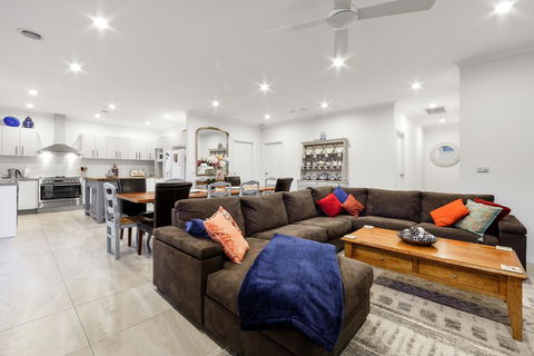 StayCentral - Rosanna Luxurious Mansion - Phillip Island Accommodation 0