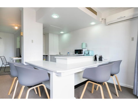 Striking And Super Convenient Studio With Balcony - Phillip Island Accommodation 1