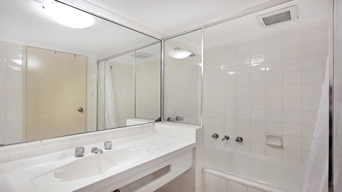 Studio With Balcony At College St - Phillip Island Accommodation 3