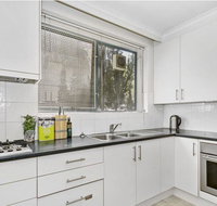 Stunning Hidden Gem in the Heart of St. Kilda 2 Bed 1 Bath Free WiFi Carpark  Netflix - Phillip Island Accommodation