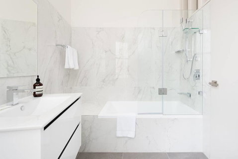STUNNING SYDNEY HOME 3 - Phillip Island Accommodation 3