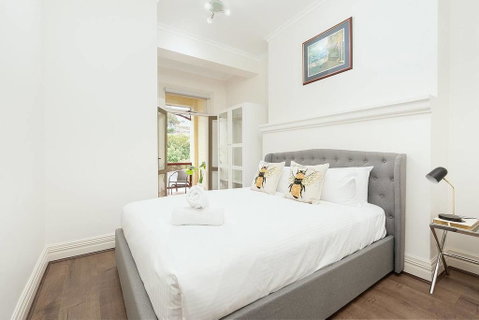 STUNNING SYDNEY HOME 4 - Phillip Island Accommodation 1