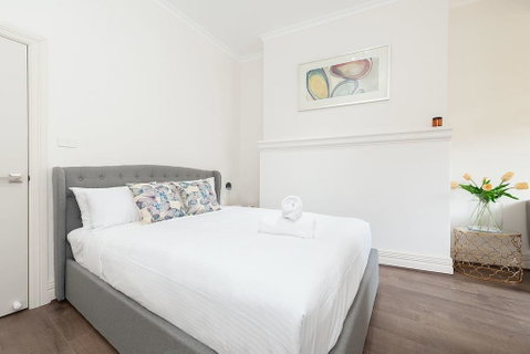 STUNNING SYDNEY HOME 9 - Phillip Island Accommodation 2