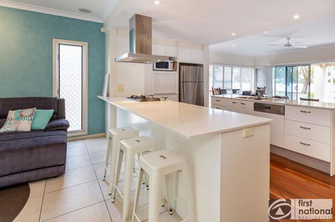 Stunning Waterfront Home With Pool - Sylvan Beach Esp, Bellara - Phillip Island Accommodation 3